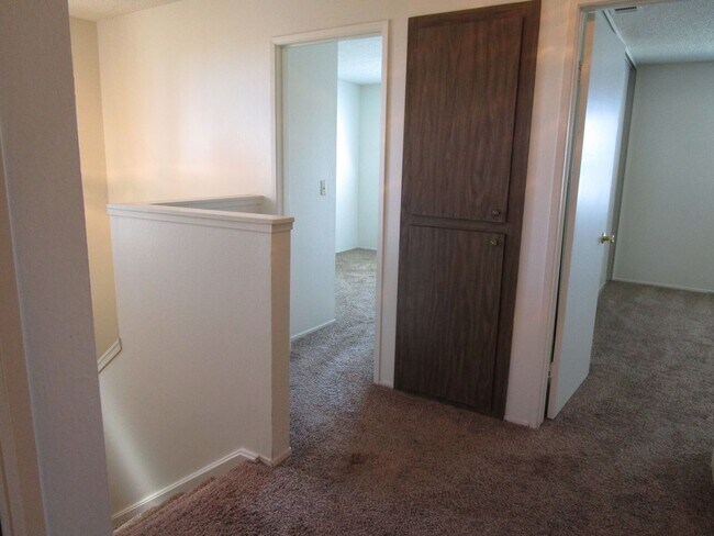 Building Photo - 404 Coot Ln