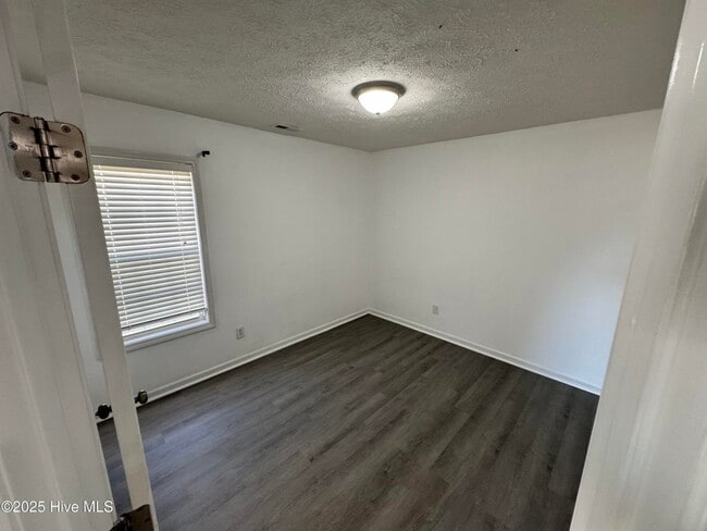 Building Photo - 103 Jasmine Ln