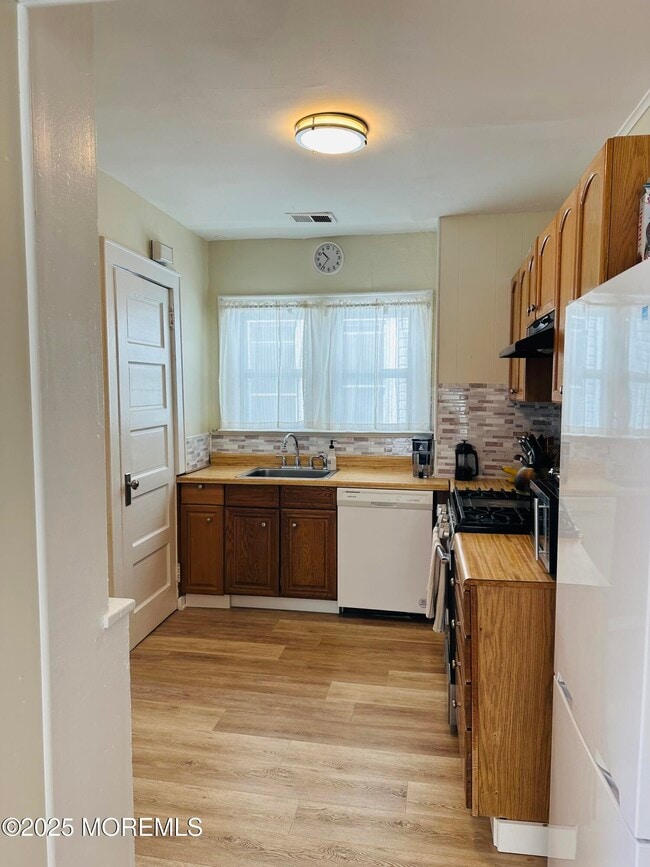 Building Photo - 213 Park Pl Ave