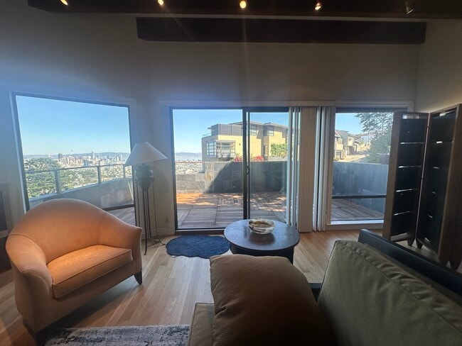Building Photo - 304 Twin Peaks Blvd