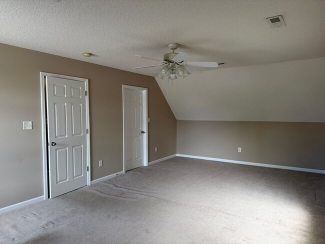 Building Photo - Lenoir City 37771 - 4 bedroom 2.5 bath - call Sharon Arnwine 865-313-7215