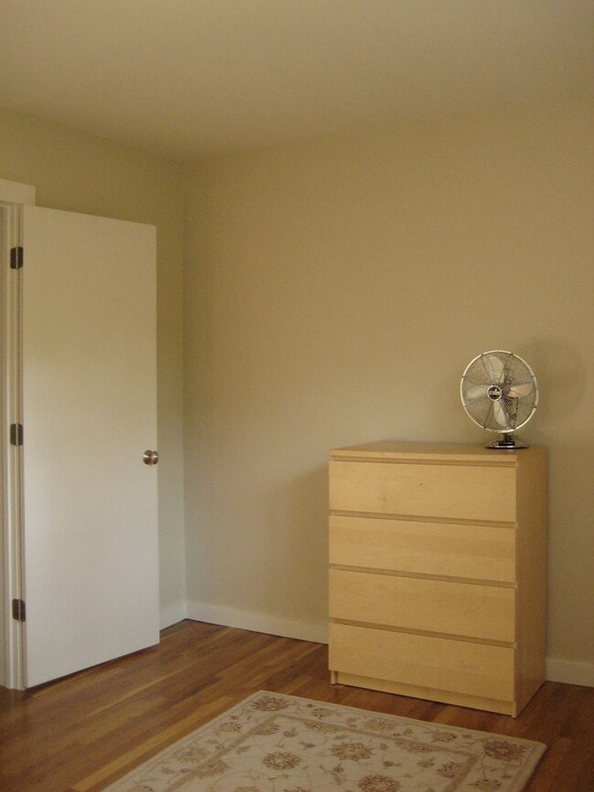 Building Photo - 415 Burgoyne Rd