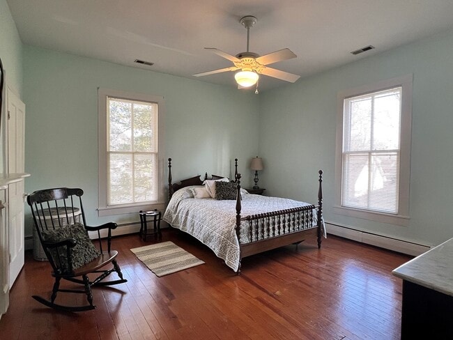 Building Photo - 4 Lee St