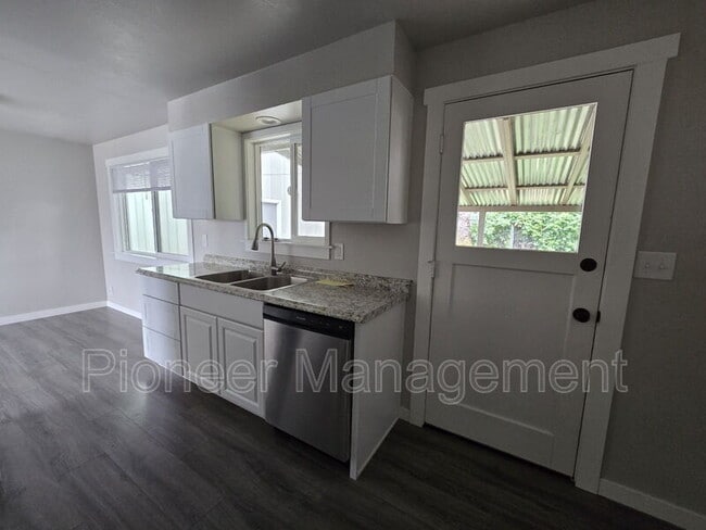 Building Photo - 2585 W Bradford Ct