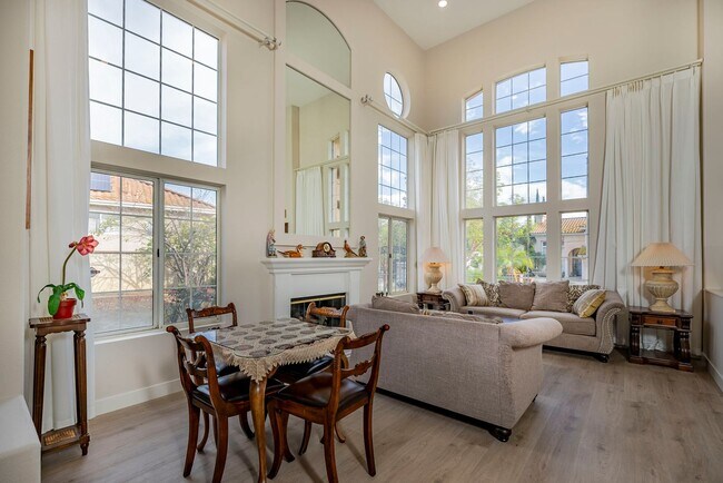 Building Photo - Fully Furnished! Prestige Luxury Single 5bed 3bath House