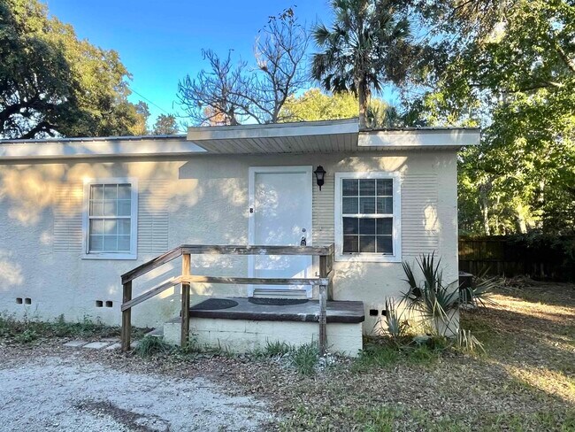 Building Photo - 33 Evergreen Ave