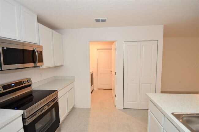 Building Photo - 5 Llestone Path