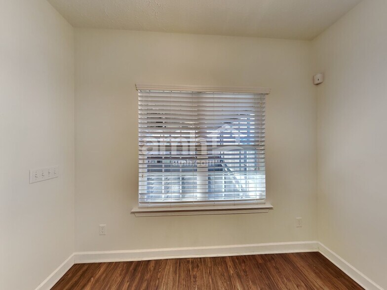 Building Photo - 929 Morning Rd