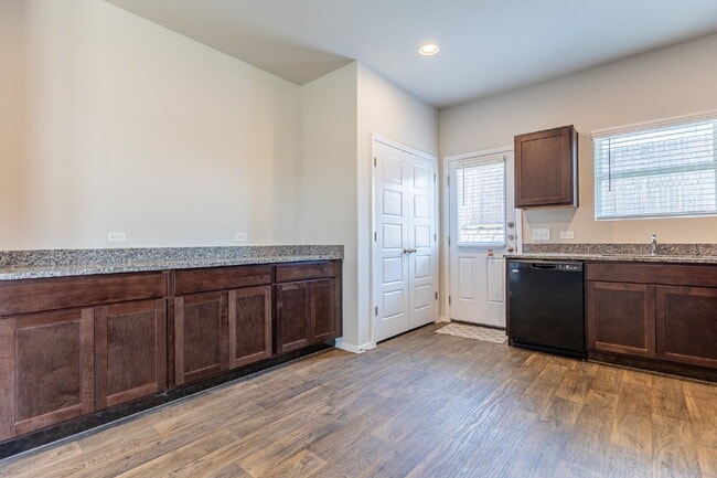 Building Photo - 373 Jade St