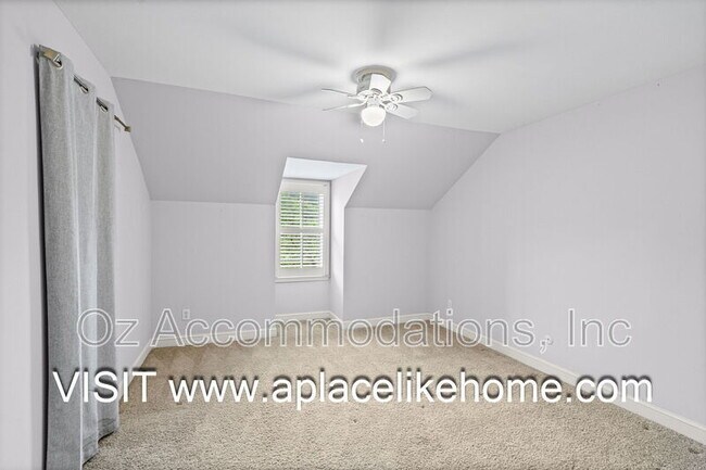 Building Photo - 4300 W 111th Terrace