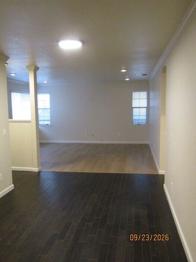 Building Photo - 2354 Pinercrest Dr