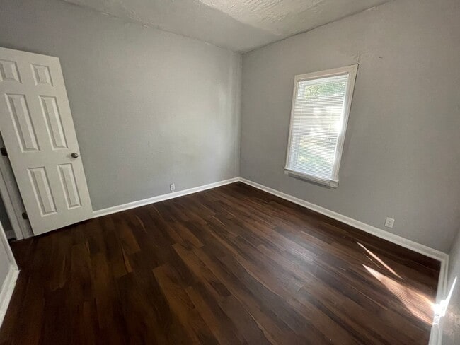 Building Photo - Charming 3 bedroom 2-Bath Bungalow-West Jacksonville 32254!