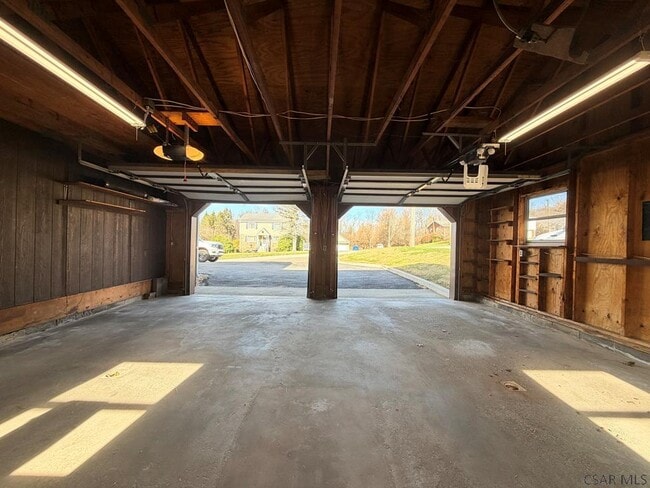 Building Photo - 302 Walters Ave