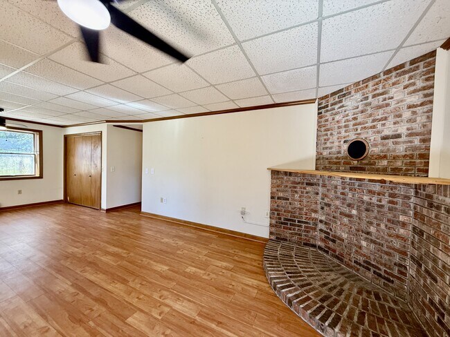 Building Photo - 5 Shadow Valley Dr