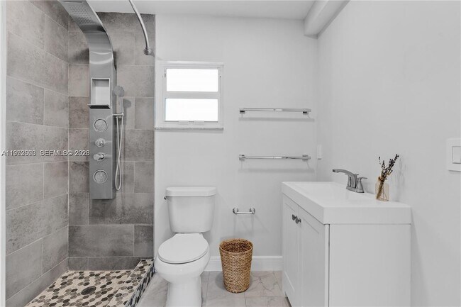 Building Photo - 6949 SW 110th Ct