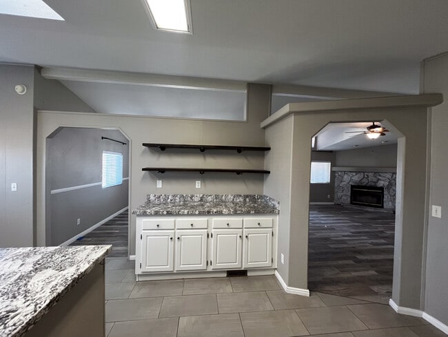 Building Photo - Pioneer