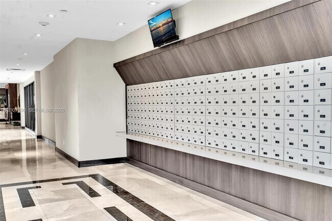 Building Photo - 20515 E Country Club Dr