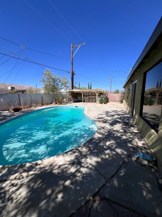 Building Photo - 3BD/2BA Single Family Home with POOL! –  $200 OFF FIRST MONTHS RENTS