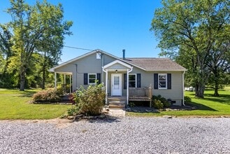 Building Photo - 123 Memorial Dr