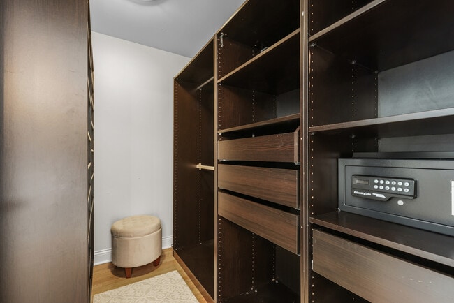 Building Photo - 409 Mallard Dr