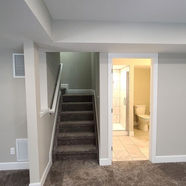 Building Photo - 6316 Riverdale Dr