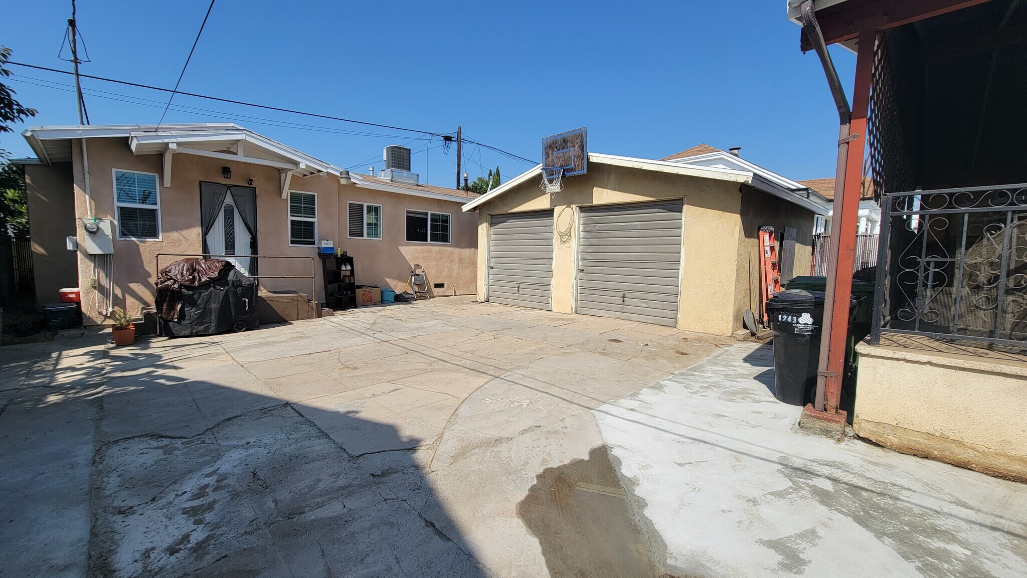 Building Photo - 1243 N Alexandria Ave