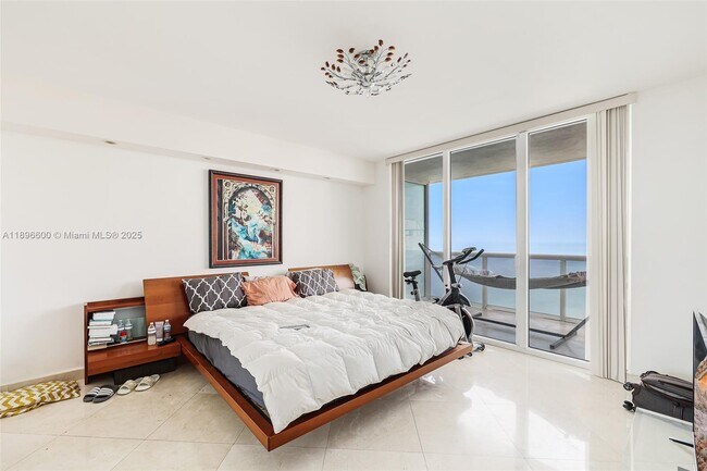 Building Photo - 1830 S Ocean Dr