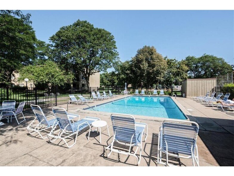 Building Photo - 4101 Parklawn Ave