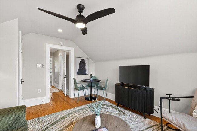 Building Photo - 3553 Dupont Ave S