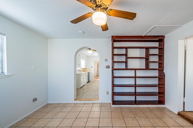 Building Photo - 624 Adams St NE