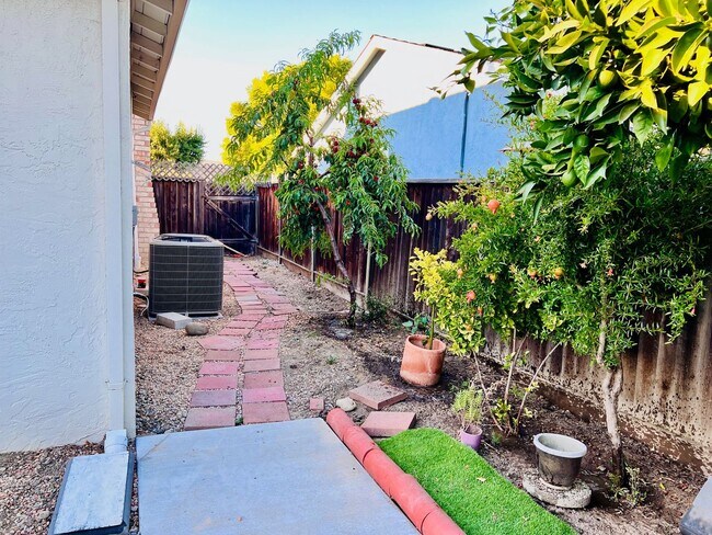 Building Photo - SAN JOSE - Single level 3 bedroom 2 bath home