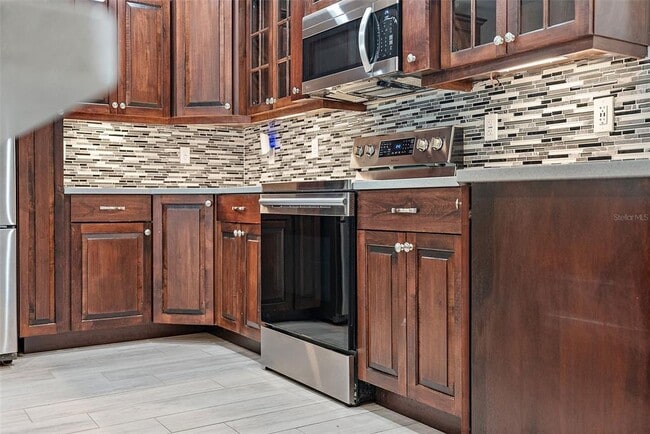 Building Photo - 5080 Oaklawn Ln