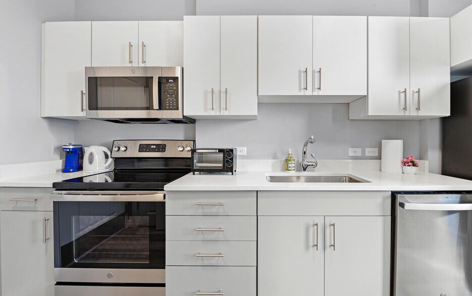 Building Photo - 95 Broadway-SI ID1240367P