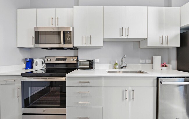 Building Photo - 95 Broadway-SI ID1240270P