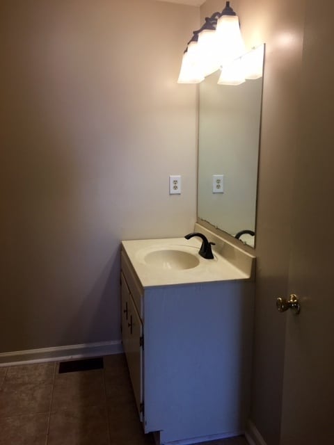Building Photo - NO HUD OR SECTION 8!