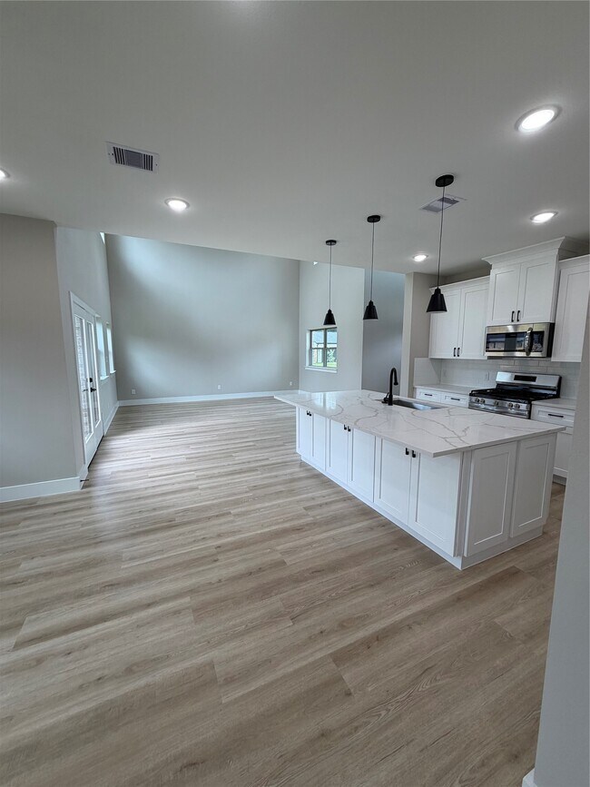 Building Photo - 2619 Piemonte Ave