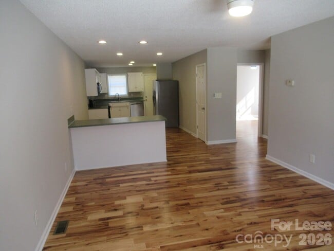 Building Photo - 820 Horseshoe Lake Rd