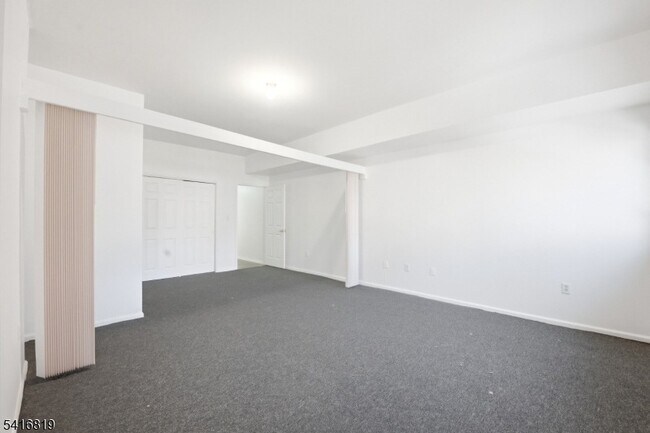 Building Photo - 44 1/2 3rd Street Unit