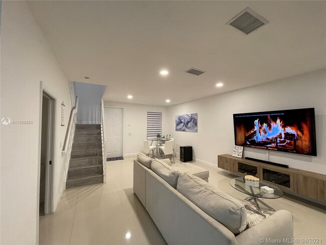 Building Photo - 876 NW 135th Terrace