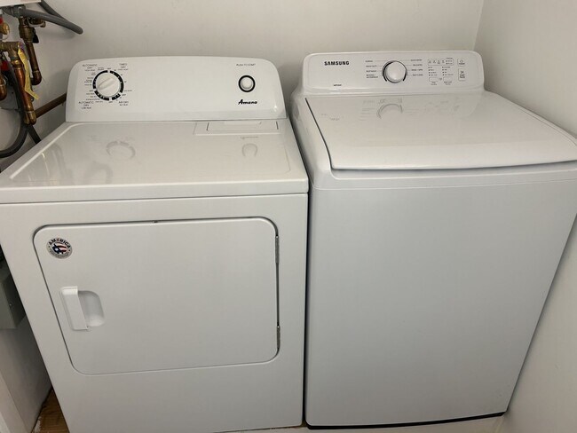 Building Photo - Amazing Super Cute Stand-Alone Studio in Benicia