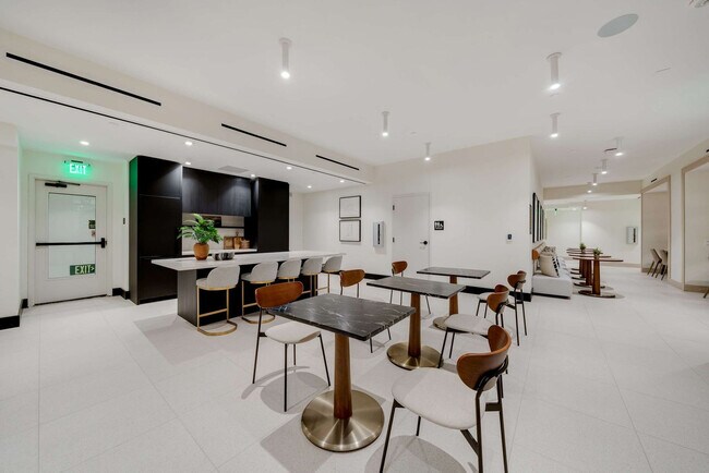 Building Photo - 225 N Miami Ave