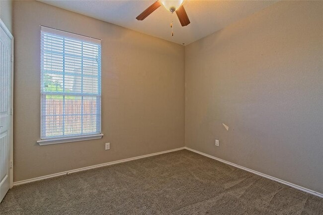 Building Photo - 31443 Kingsway Rd