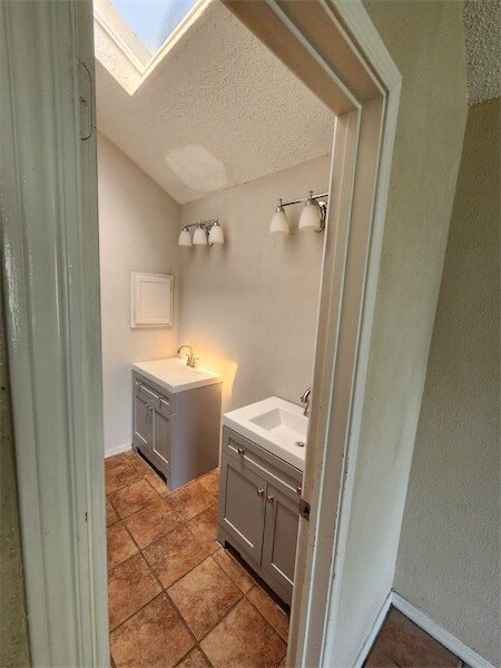 Master Bath Vanities (New!) - 4206 Katrina Ln