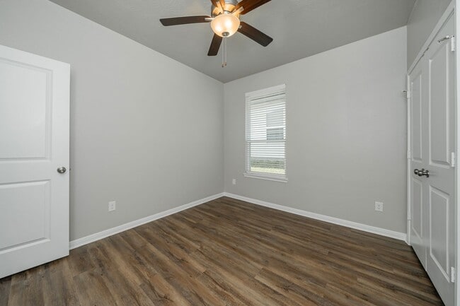 Building Photo - Where Style Meets Comfort: Elevate Your Living Experience