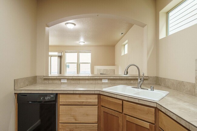 Building Photo - $1000 Year End Savings - Ask Us How! Convenient Location 3 Bedroom 2.5 Bathroom with Fence Back Yard