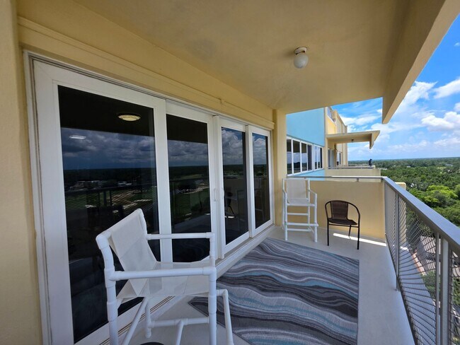 Building Photo - 1BR/1BA waterfront condo with golf course ...