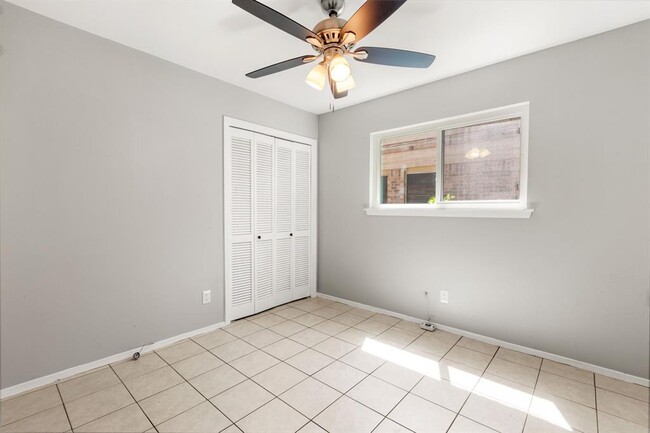Building Photo - 10425 Quail Ridge Dr