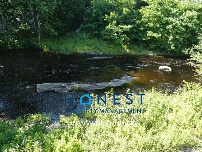 Building Photo - 95 Main St