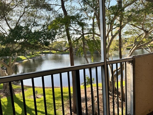 Building Photo - 631 Cypress Lake Blvd