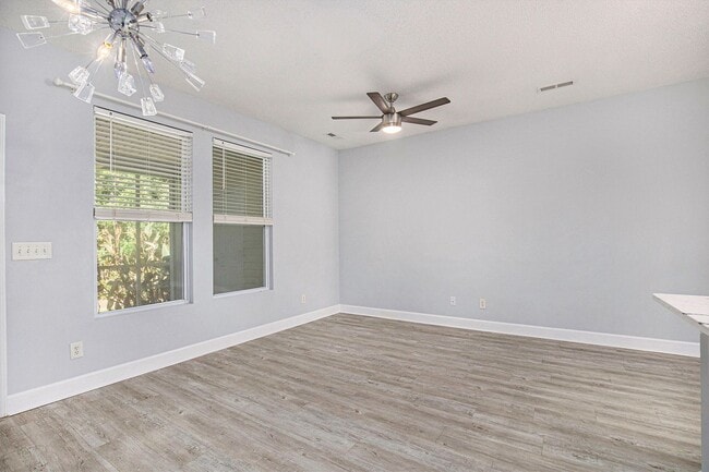 Building Photo - Beautifully Updated 3BR/3BA Coastal Townhome in Prime Location!